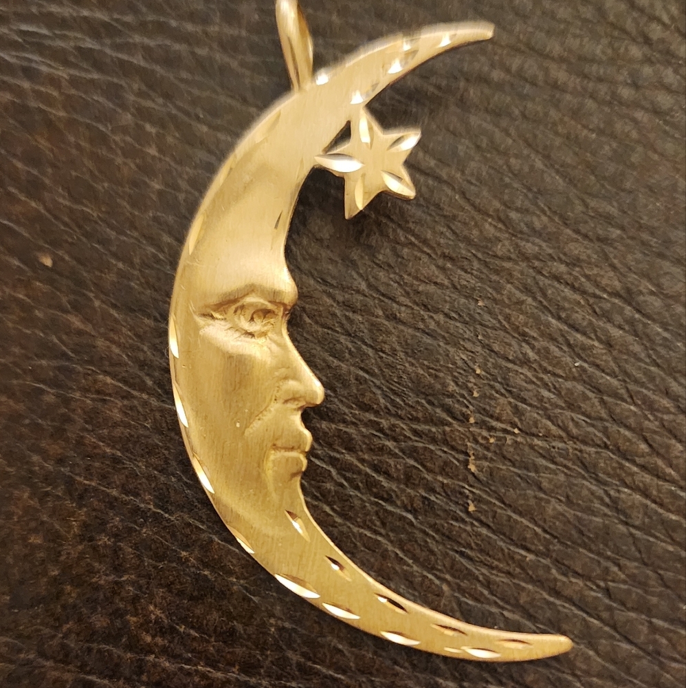 14kt Gold Crescent Moon Pendant